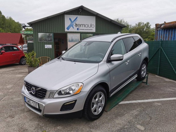 Volvo XC60 2.0 D [D3] Momentum FWD